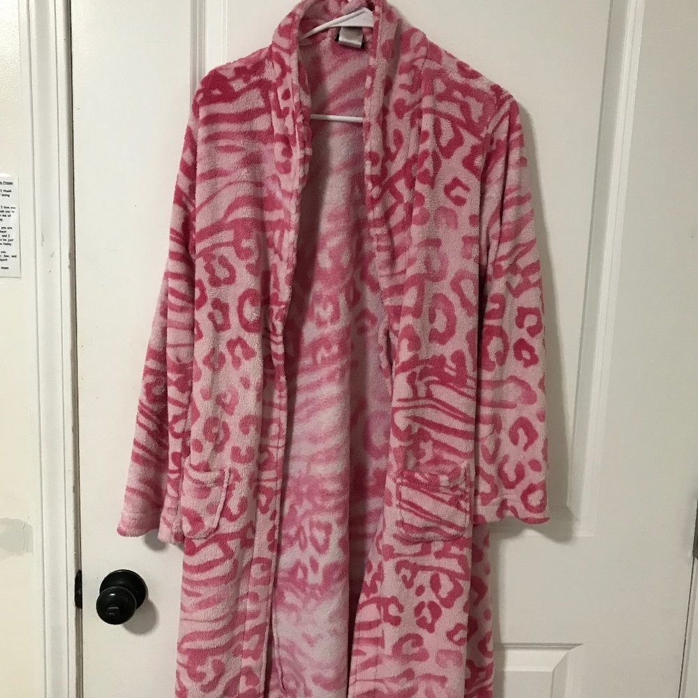 Pink, Cheetah-Print Bathroom